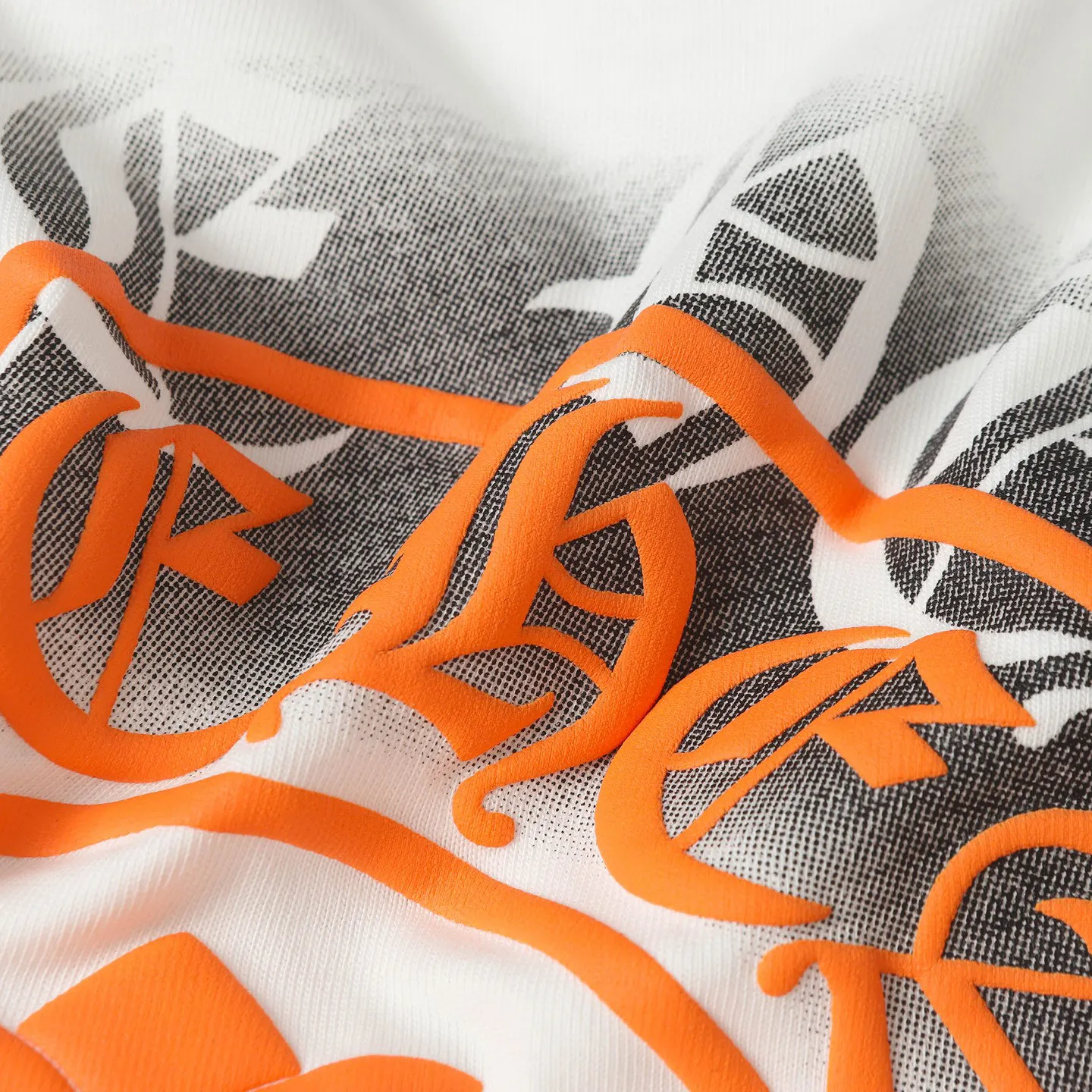 🅿️180 Chrome hearte/Chrome heart ch 25ss early spring Sanskrit horseshoe foam printed short-sleeved T-shirt. A must-have item for daily commuting for men and women in light luxury. The correct version is welcome to compare. Detailed features: ·280g 100% cotton double yarn jersey fabric. ·Special thickened 32 pieces of double-strand 1x1 thread in the same vat. ·Double-needle stitching process. ·Original main mark washed hangtag. Color: black white Size: XS-L